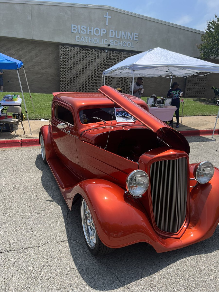 bigdaddyj66's tweet photo. Some amazing cars @BishopDunne Dads Club Car Show today. https://t.co/VLlDTWeixx