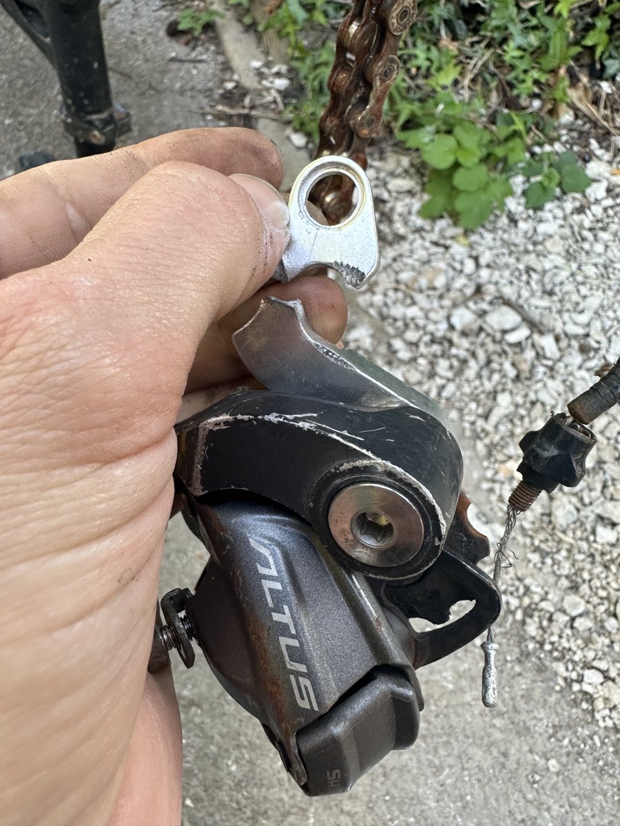 Dați și voi RT, vă rog!
Caut un sudor pă Aluminiu să-mi sudeze și mie piesa asta de la schimbatorul de viteze de la bicicleta.
Zona de vest a Londrei. Multumesc!
Multumesc!