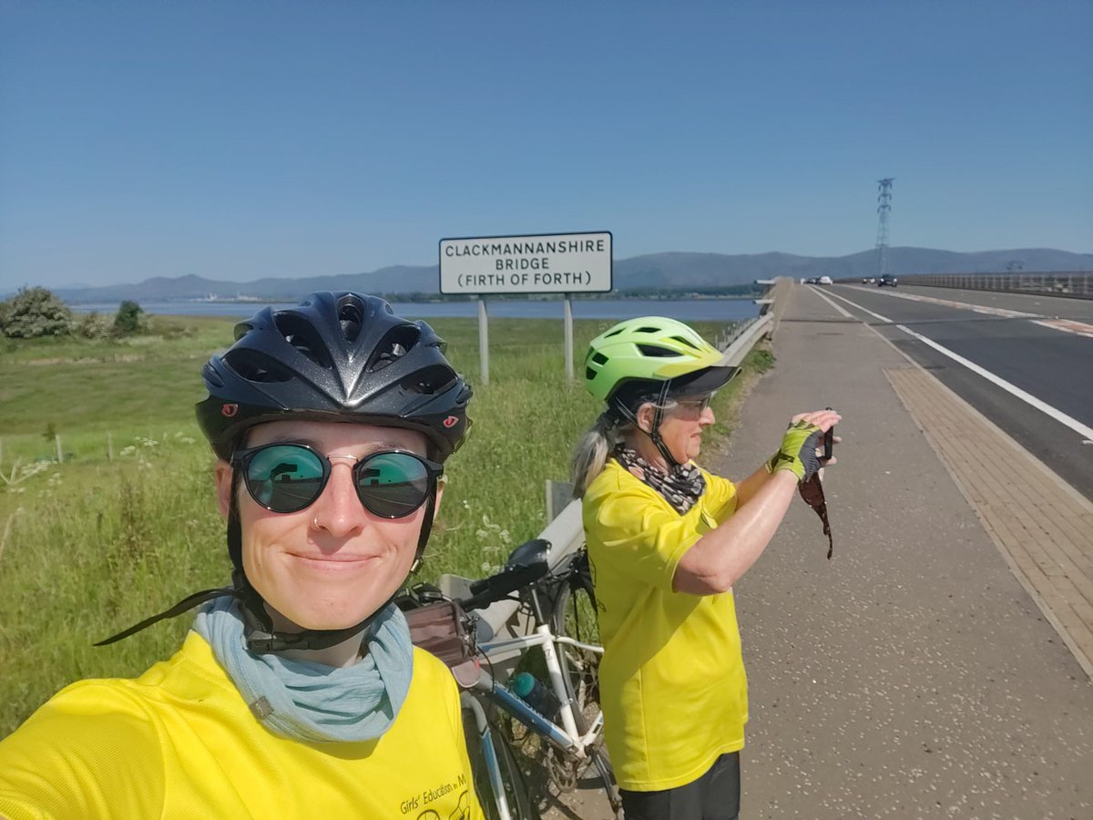 moiradunworth's tweet photo. Happy #WorldBicycleDay. Had a lovely ride in the sunshine today. Ticked off #Bridge18 of my #Birthday30 challenge for @MamieMartinFund 
#Kincardine #Clackmannan #FriedEggRoll #Bridges #Forth and all that. https://t.co/LYb09yP93S