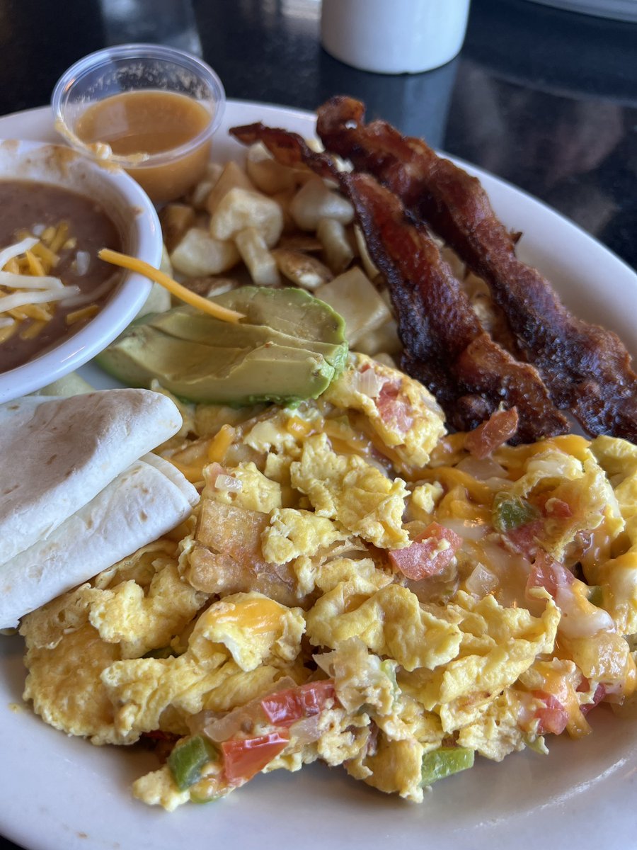 adventurelemon7's tweet photo. The place we planned for lunch serves brunch till 3 so I had breakfast twice today. 🙌🍳🥞
#migas #pancakes #fredericksburg #airportdiner #hillandvine #texasdining #texastravels #adventurelemon🍋 https://t.co/z2s4VOsvMX