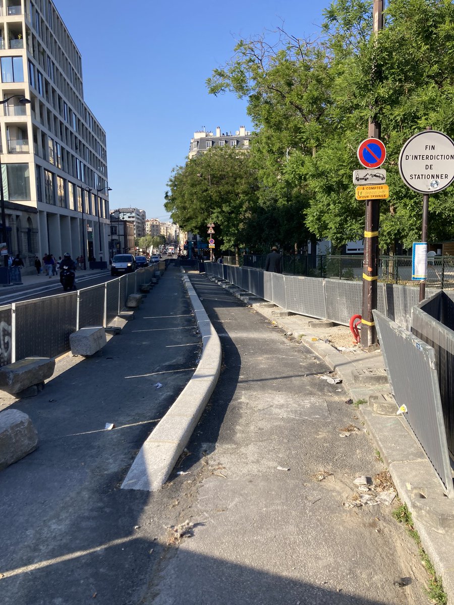 LedranCh's tweet photo. 🚧#PontCardinet Encore un peu de patience pour l’achèvement des travaux de sécurisation #Cardinet #Rostropovitch
👉 Sens unique rue Cardinet (Rostropovitch➡️Rome)
👉Déviation par le Pont Mère Teresa
✅ Fin de chantier fin juin.
Cc.: @geoffroyboulard @Alix_Bougeret
@Paul_Hatte https://t.co/hn787iKJJS