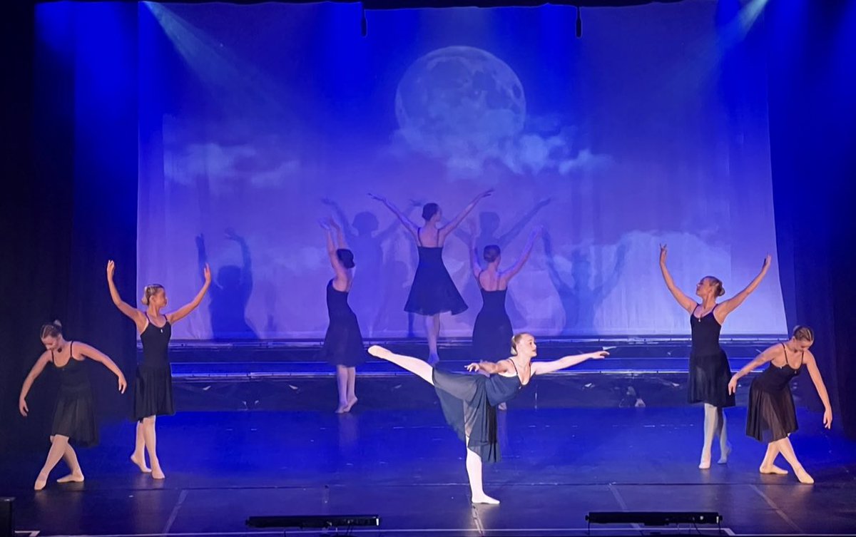 EvolutionFndCol's tweet image. Such a fabulous way to finish our 10th year of Evo! Well done class of 22/23💚❤️💙🧡
We are still able to offer private auditions for our last remaining spaces for this September intake! 💚❤️💙🧡