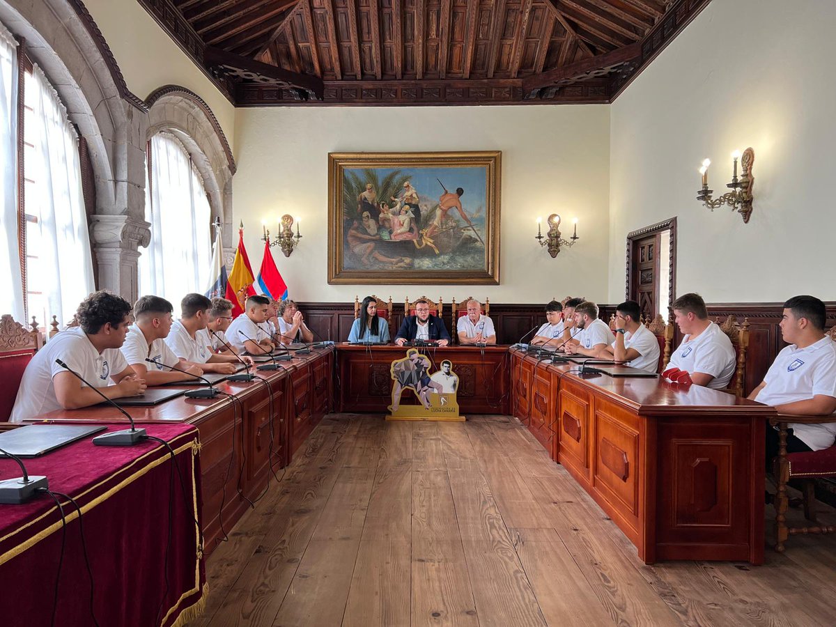 tvlapalma's tweet photo. 🤼♂️El Ayuntamiento de Santa Cruz de La Palma felicita al Club de Lucha Candelaria de Mirca, campeón de Canarias del Torneo Santiago Ojeda de Juveniles
https://t.co/HmYmXWcRYo #TVLaPalma #Mirca #LuchaCanaria
📰Noticia Completa: https://t.co/2nvEojEVEq https://t.co/da9RyJ6r3Y