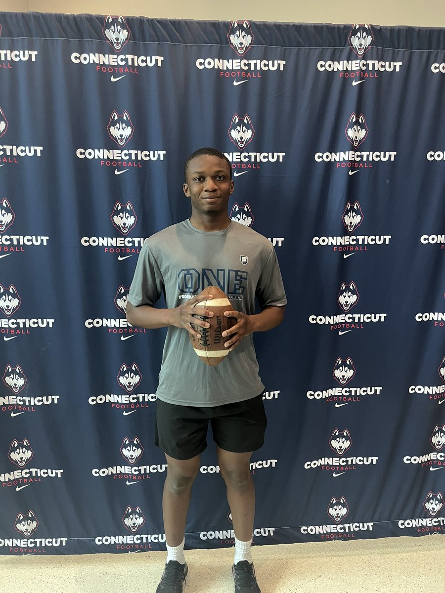 CoachBotchway1's tweet photo. @kumahlor_king @BryanCepeda_06 @UConnFootball https://t.co/WaRiQNJf3X
