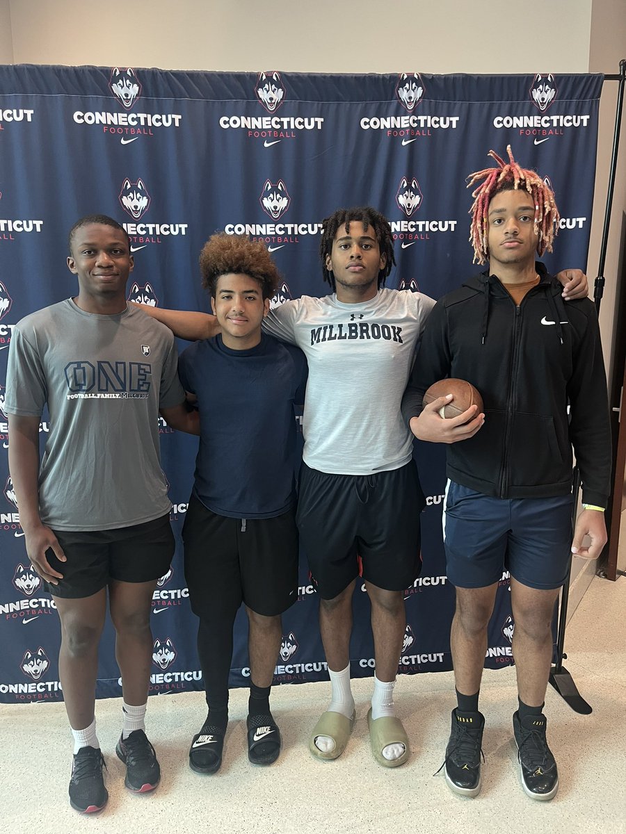 CoachBotchway1's tweet photo. @kumahlor_king @BryanCepeda_06 @UConnFootball https://t.co/WaRiQNJf3X