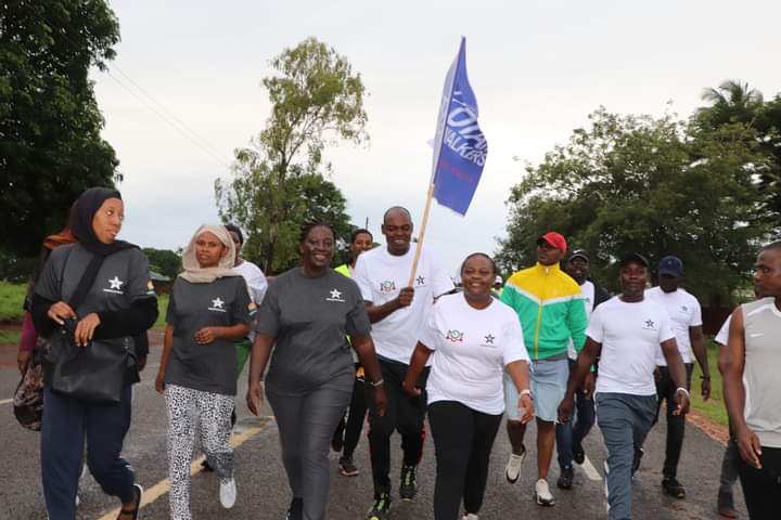 DianiWalkers's tweet photo. We are so grateful for everyone in Diani Walkers . We supported Kwale School for Mentally Challenged in numerous ways, and dedicated this 12km Mental Health and Wellness walk from Matuga junction to Kwale for their fundraising day.
#AStep4OneHealth https://t.co/fd07KCZ8l4