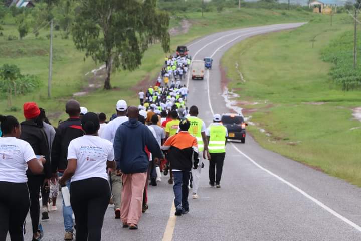DianiWalkers's tweet photo. We are so grateful for everyone in Diani Walkers . We supported Kwale School for Mentally Challenged in numerous ways, and dedicated this 12km Mental Health and Wellness walk from Matuga junction to Kwale for their fundraising day.
#AStep4OneHealth https://t.co/fd07KCZ8l4