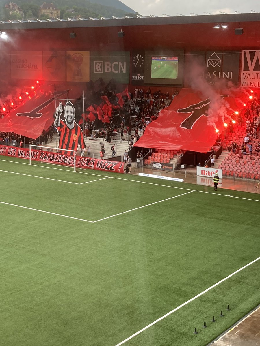 Bara7364's tweet photo. La master classe pour Nuzzolo ❤️🖤#nuzzolo #xamax https://t.co/5r3u9yoTE9
