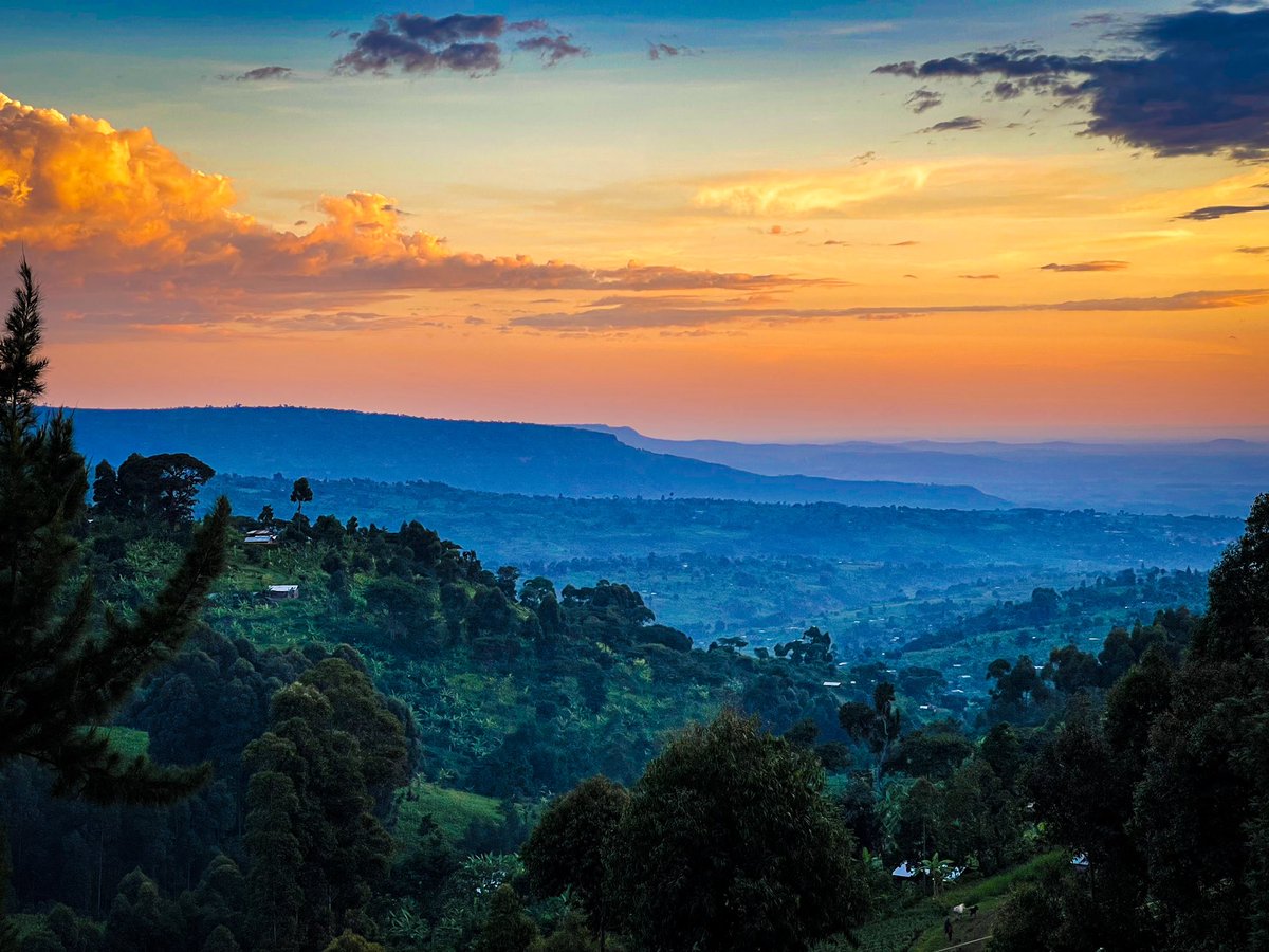 MassifMontane's tweet photo. 📍: Sipi Falls, Mt Elgon 
Sunset experience is lit 
#sunsetphotography #sundowner #worldsunset https://t.co/Q1zJ4R7lu8