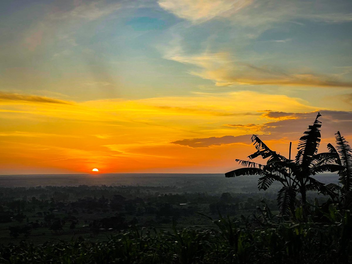 MassifMontane's tweet photo. 📍: Sipi Falls, Mt Elgon 
Sunset experience is lit 
#sunsetphotography #sundowner #worldsunset https://t.co/Q1zJ4R7lu8