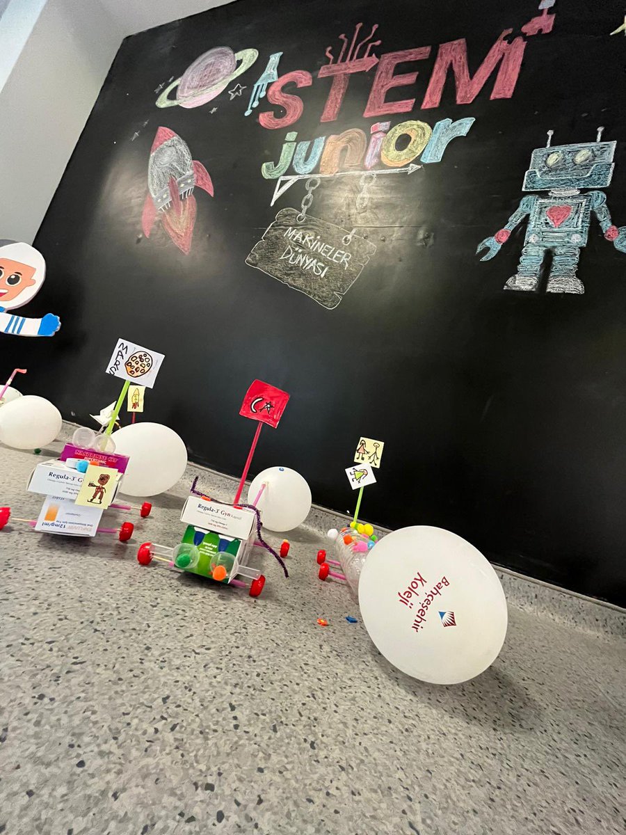 BahcesehirOrdu's tweet image. Anaokulu 5 yaş öğrencilerimiz STEM Junior “Makineler Dünyası” teması sunumu ile stem derslerini tamamladılar. #STEMjunior
 #STEMgelecektir 
#STEMJuniorFair 

🤖🚀🔭👩🏻‍🚀🧑‍🚀