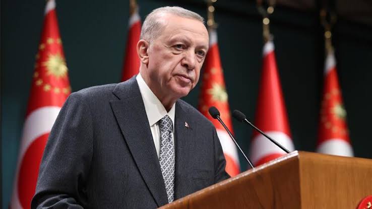 Erdoğan: 'Gelin seçim dönemindeki kırgınlıkları bir tarafa koyalım. Küslük olmuşsa barışmanın yolunu bulalım. Hep beraber Türkiye Yüzyılı'nın inşasına omuz verelim.'