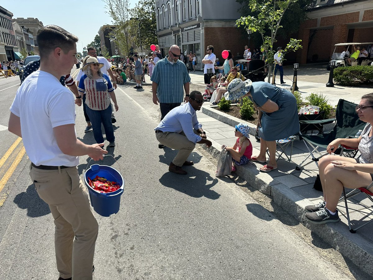 DanielCameronKY's tweet photo. It’s a beautiful day for the Great American Brass Band Festival in Danville! In its 33rd year, the festival brings families from all over the nation to our old Kentucky home. It’s traditions like this that make Kentucky and our people special. #TeamCameron https://t.co/YERMx3au2D