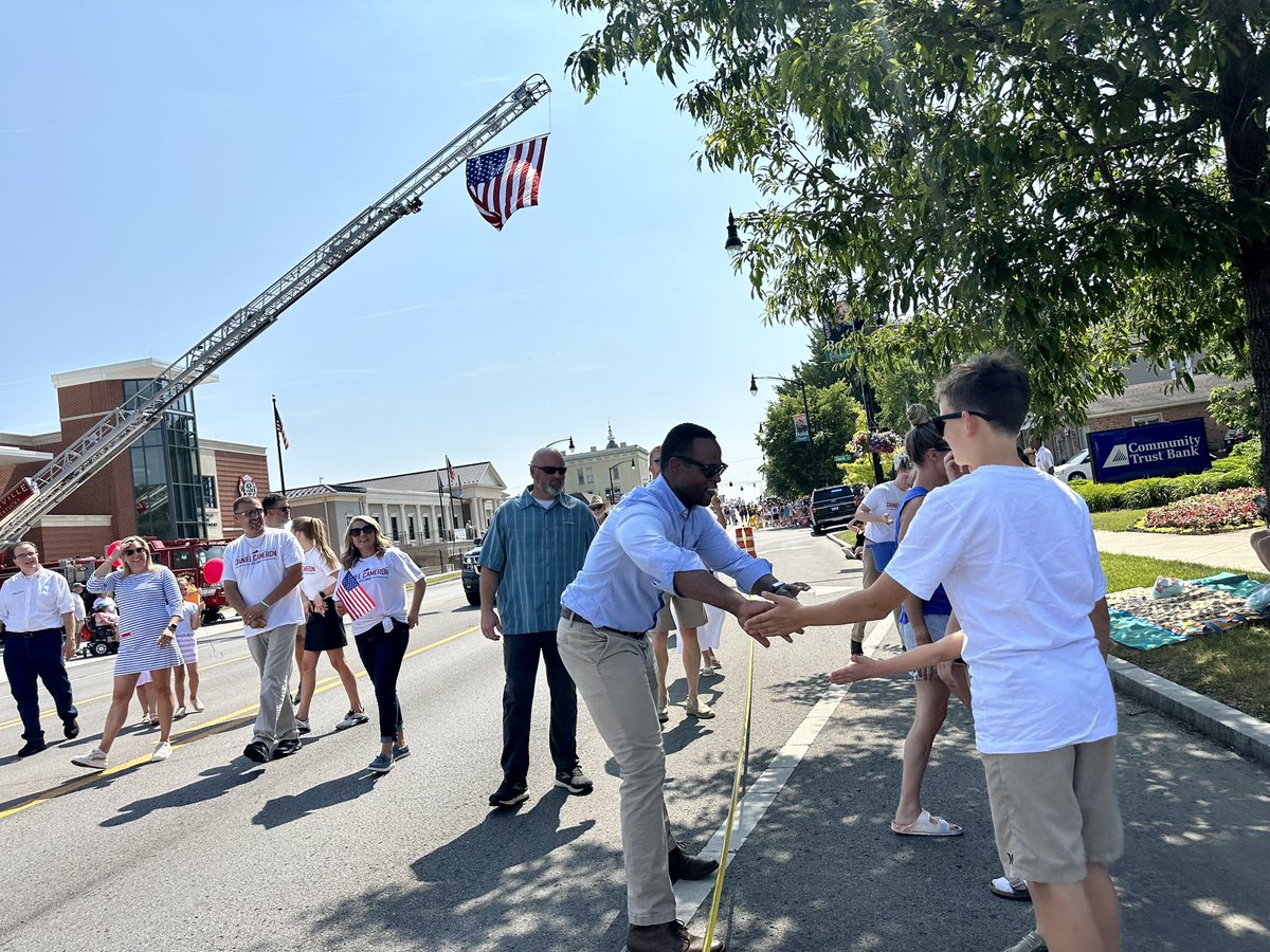 DanielCameronKY's tweet photo. It’s a beautiful day for the Great American Brass Band Festival in Danville! In its 33rd year, the festival brings families from all over the nation to our old Kentucky home. It’s traditions like this that make Kentucky and our people special. #TeamCameron https://t.co/YERMx3au2D