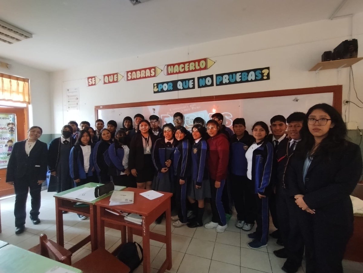 _FernandaCharaa's tweet image. Hoy junto a mis compañeras compartimos una mañana muy agradable  en la I.E. Modesto Basadre, en la cual  brindamos una charla informativa para quintos de secundaria, que se abarcó el tema: "D.F. Inciso 5 y 6, del artículo 02 de la Constitución Politica del Peru". ☺️