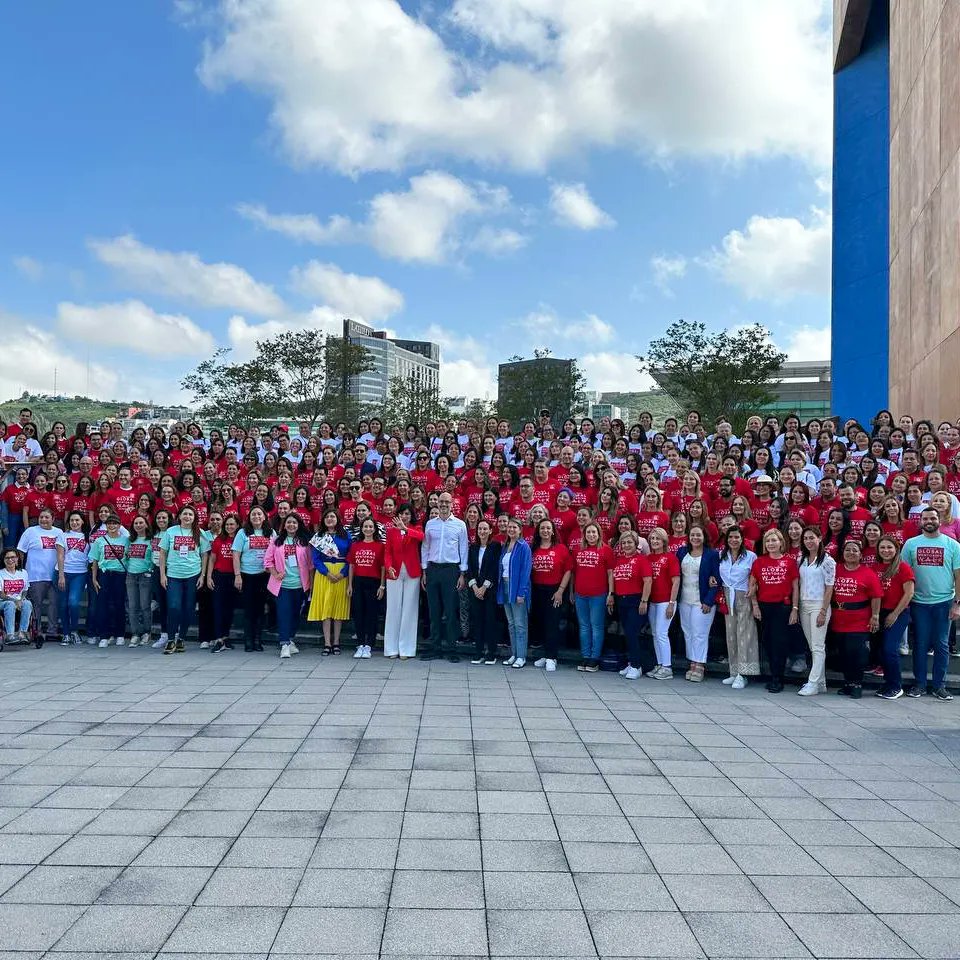 guerravaleria's tweet photo. Activar nuestra voz, compartir quienes somos, escucharnos entre nosotros y pedir ayuda… esto es lo poderoso del #MentoringWalkMty.

Feliz de ser parte de este esfuerzo. https://t.co/qRRZC8gUaO