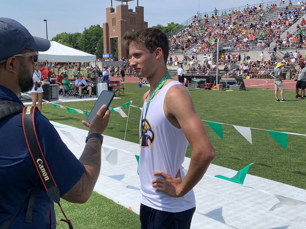 Kaleb Nastari of United runs a US#1 800m time of 1:48.31 to win his back to back titles.