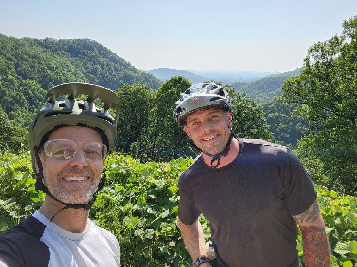 ridesmoothbro's tweet photo. Big day on the rigs today.
2 laps on kitsuma with my pal Drew.
ORAMM prep.
#oramm
#kitsuma https://t.co/7hafnLiyNx