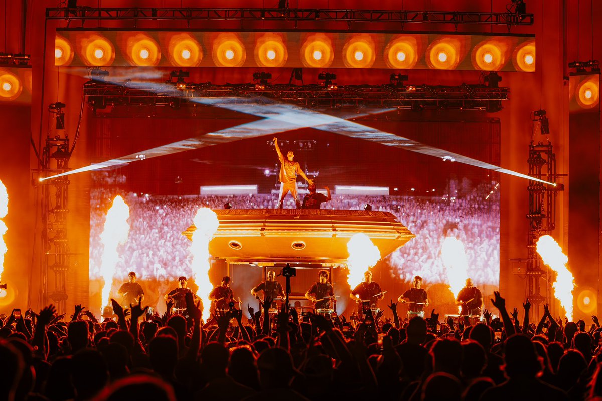 twofriendsmusic's tweet photo. BIG BOOTIE LAND FOREVER 🫡 that was something special… 

thank you so damn much Chicago and everyone watching at home— all we wanna do now is keep growing this thing and spreading the gospel of @BigBootieLand https://t.co/phUm7Mjppp