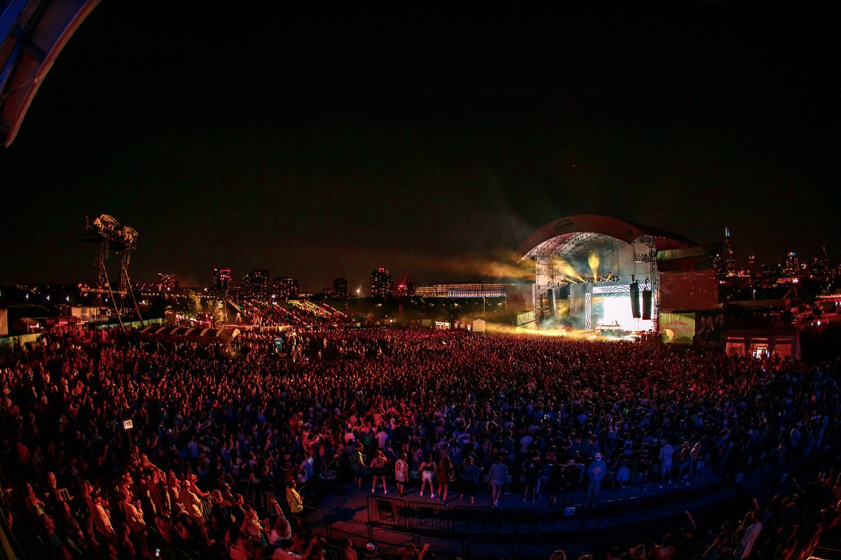 twofriendsmusic's tweet photo. BIG BOOTIE LAND FOREVER 🫡 that was something special… 

thank you so damn much Chicago and everyone watching at home— all we wanna do now is keep growing this thing and spreading the gospel of @BigBootieLand https://t.co/phUm7Mjppp