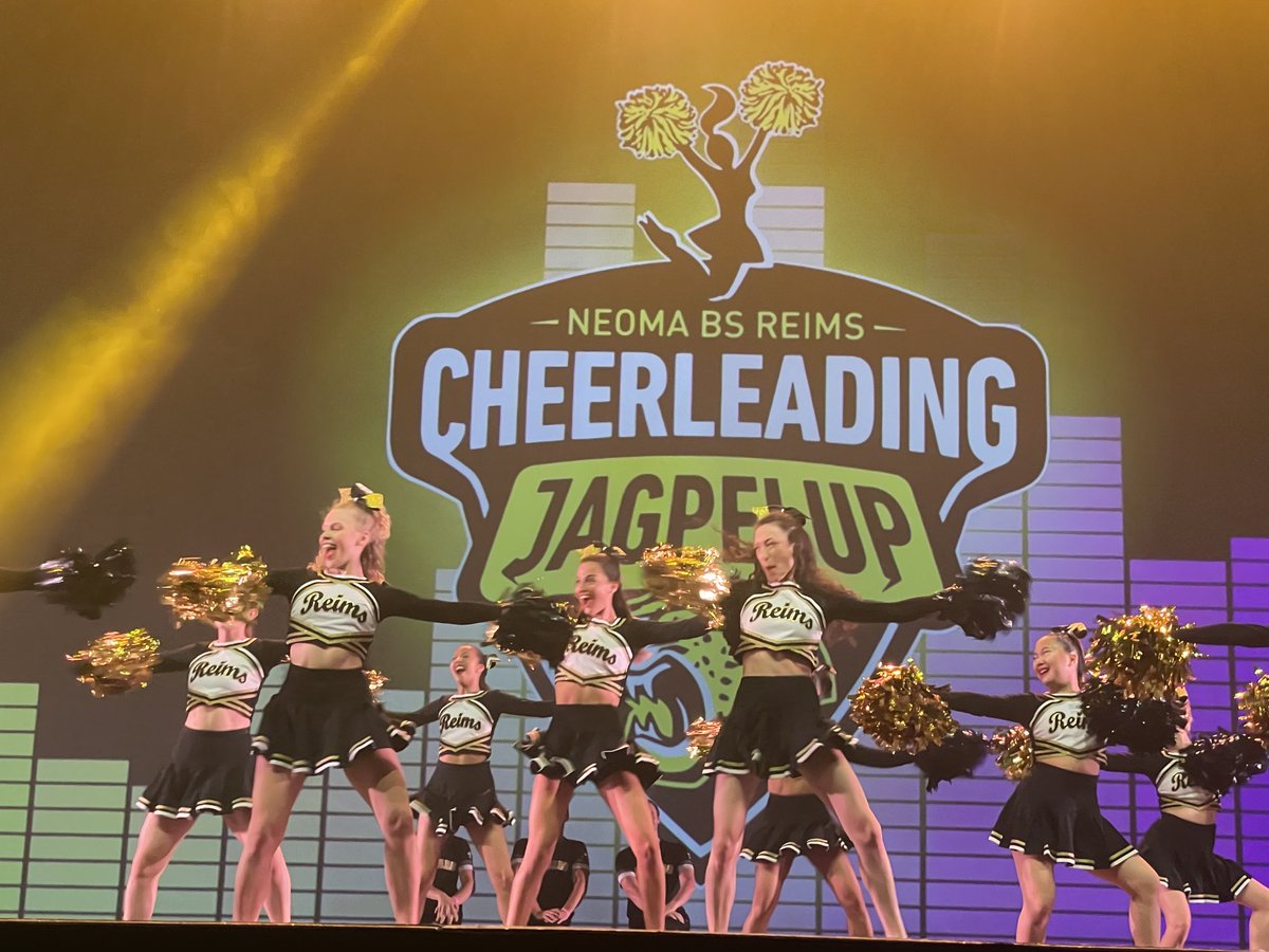 JBSantoul's tweet photo. Les cheerleaders de Reims enflamment la scène ⁦@Zenith_Paris⁩ pour cette fantastique #graduationNeoma de la promo 2022!!! ⁦@NEOMAbs⁩ ⁦@NEOMA_Alumni⁩ https://t.co/zKTANSPoYS