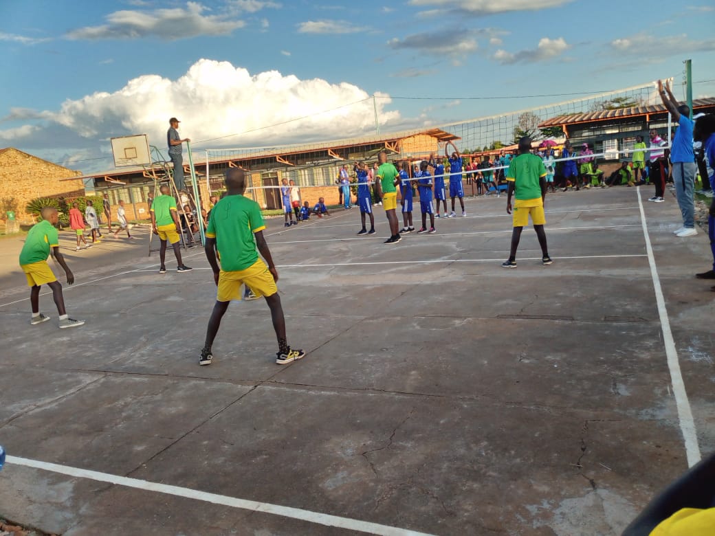 GSNyirarukobwa's tweet photo. Nyuma yo gutsinda GS Amizero/RUHANGO na APS NGOMA twishimiye cyane impano abana bacu U13 bafite muri volleyball 🏐🏐ni inshingano zacu gukomeza kuzizamura @NtaramaBugesera  @BugeseraDistr Ubu turi Final ejo ni 🏆🏆 https://t.co/JTAsTUbe1J