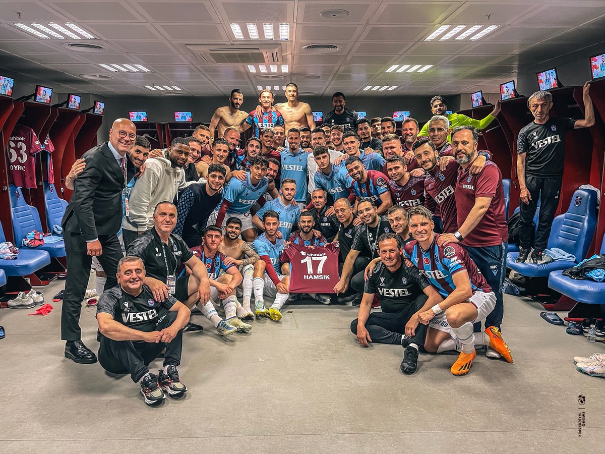 Trabzonspor's tweet photo. Soyunma odamız ❤️💙 https://t.co/zgei2j7kLa