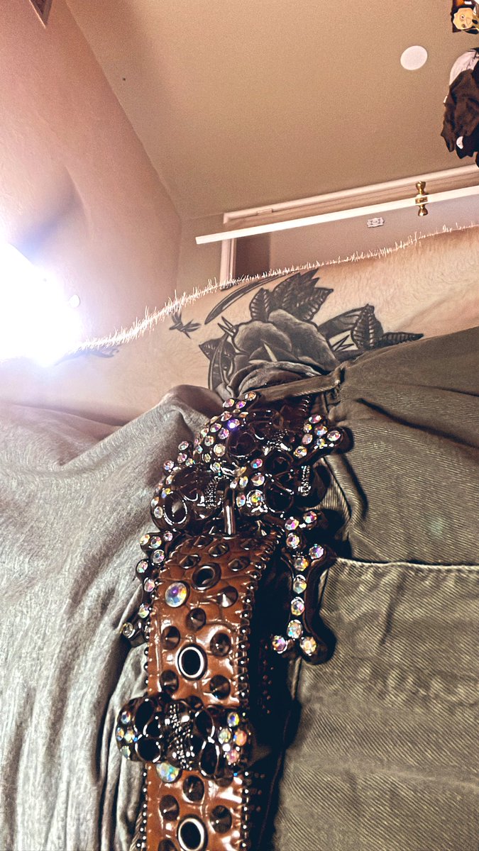 Austin on Twitter "Eating a burger with no honey mustard"