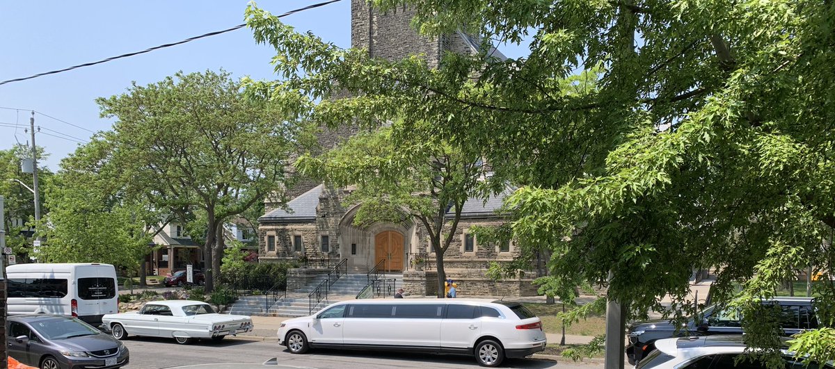 With wedding season comes idling season -courtesy of <a href="/ACelebrityLimo/">A Celebrity Limousine</a> 
You could do so much better

<a href="/BradMBradford/">Brad Bradford</a> <a href="/cityoftoronto/">City of Toronto 🇨🇦</a>  <a href="/311/">311</a>