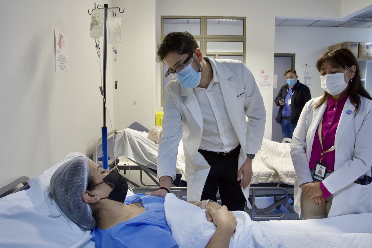 AraosFernando's tweet photo. Este sábado estuvimos junto al @SaludOccidente en el Hospital San Juan de Dios @HSJDChile para revisar cómo avanza la estrategia de reducción de #TiemposDeEspera, uno de nuestros grandes desafíos como @ministeriosalud. 🧵 1/3 https://t.co/I55dQomIrg