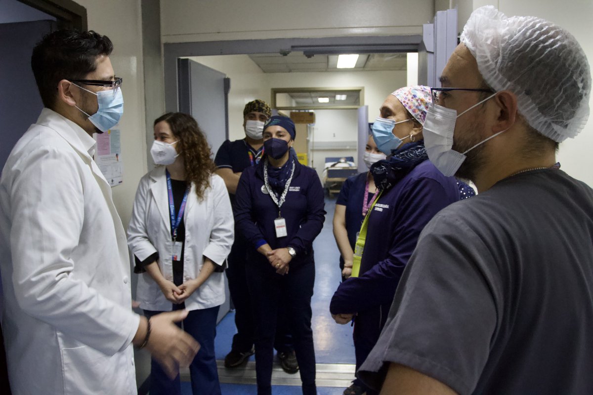 AraosFernando's tweet photo. Este sábado estuvimos junto al @SaludOccidente en el Hospital San Juan de Dios @HSJDChile para revisar cómo avanza la estrategia de reducción de #TiemposDeEspera, uno de nuestros grandes desafíos como @ministeriosalud. 🧵 1/3 https://t.co/I55dQomIrg