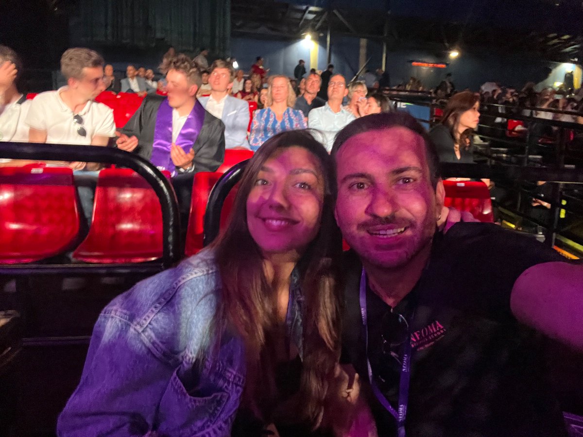 Très belle cérémonie de remise de diplômes #NeomaBS #graduationNEOMA <a href="/Yas_Yil/">Yase</a>