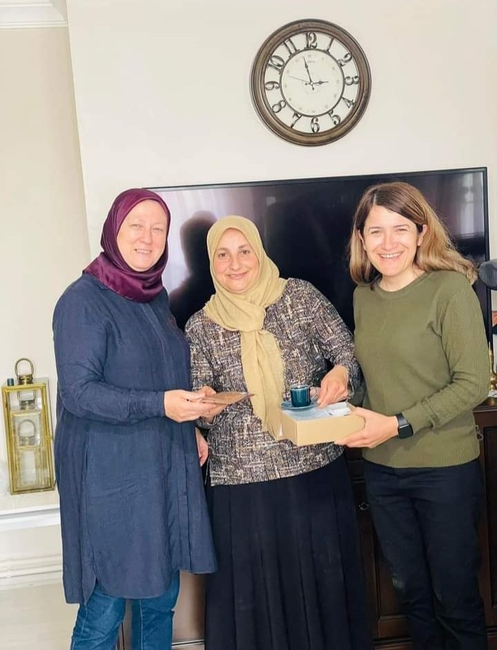 n_yunak's tweet photo. ✅ #TEŞEKKÜRLER  #AKKADINYUNAK
📌Koordinatörümüz Yüksel Erkan Hanım #28Mayıs cumhurbaskanlığı seçiminin zaferle sonuçlanması nedeniyle kadın kolları yönetim kurulu üyelerimize emeklerinden dolayı teşekkür ziyaretinde bulundu.
Teşekkür ederiz.
@aysekesir
@esradogancandan https://t.co/5igwV6Slg8