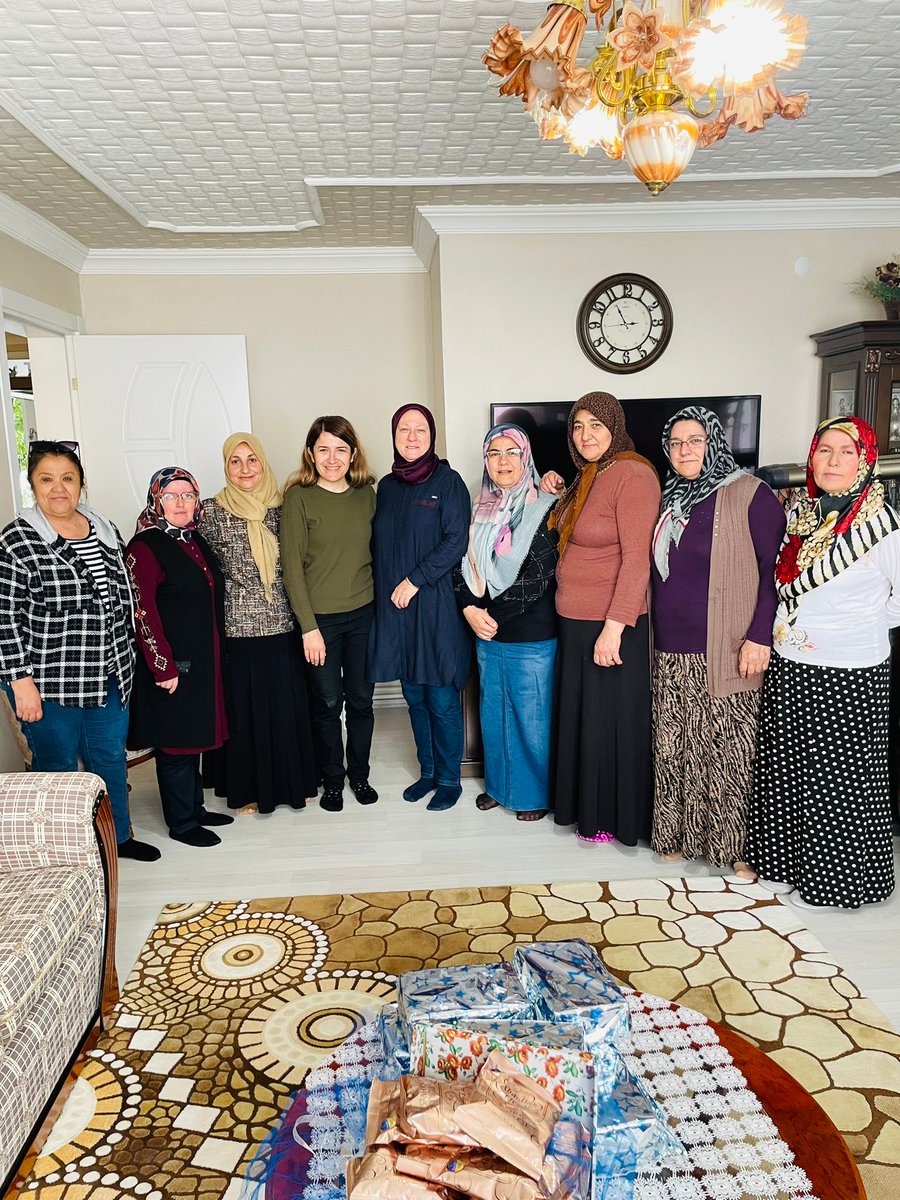 n_yunak's tweet photo. ✅ #TEŞEKKÜRLER  #AKKADINYUNAK
📌Koordinatörümüz Yüksel Erkan Hanım #28Mayıs cumhurbaskanlığı seçiminin zaferle sonuçlanması nedeniyle kadın kolları yönetim kurulu üyelerimize emeklerinden dolayı teşekkür ziyaretinde bulundu.
Teşekkür ederiz.
@aysekesir
@esradogancandan https://t.co/5igwV6Slg8