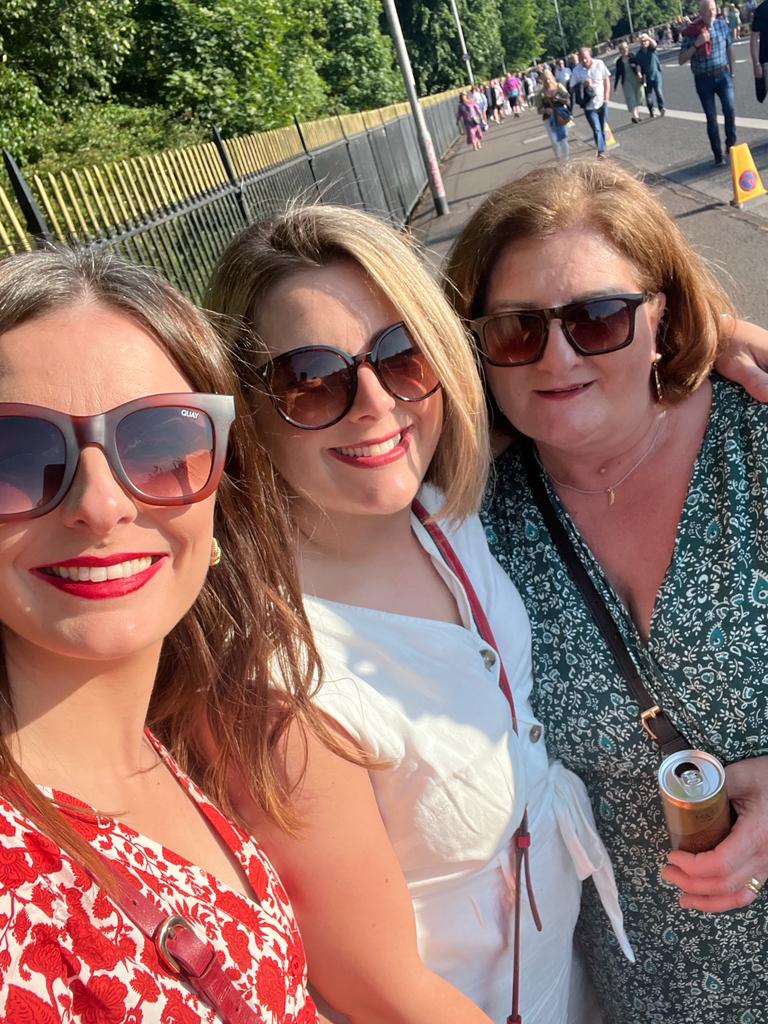 A mother &her daughter's ❤️😎🙌 @arlenemcd27 #belsonic2023 #lionelrichie