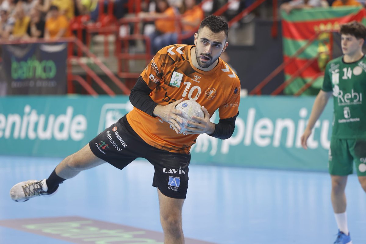 ASOBAL's tweet photo. 🟢 @BMCdadEncantada vence en la pista de @BMTorrelavega (24-29) y 𝐇𝐀𝐂𝐄 𝐇𝐈𝐒𝐓𝐎𝐑𝐈𝐀 en la #LigaPlenitudeASOBAL 😎

¡El equipo conquense logra ser, por primera vez, 𝐬𝐮𝐛𝐜𝐚𝐦𝐩𝐞ó𝐧 de @ASOBAL! 🥈

¡Enhorabuena!🥳

📸 Luís Palomeque https://t.co/f453Q9fFPX