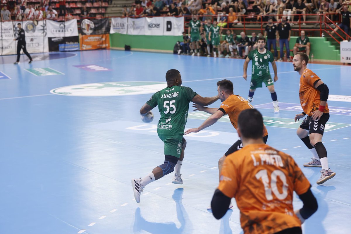 ASOBAL's tweet photo. 🟢 @BMCdadEncantada vence en la pista de @BMTorrelavega (24-29) y 𝐇𝐀𝐂𝐄 𝐇𝐈𝐒𝐓𝐎𝐑𝐈𝐀 en la #LigaPlenitudeASOBAL 😎

¡El equipo conquense logra ser, por primera vez, 𝐬𝐮𝐛𝐜𝐚𝐦𝐩𝐞ó𝐧 de @ASOBAL! 🥈

¡Enhorabuena!🥳

📸 Luís Palomeque https://t.co/f453Q9fFPX