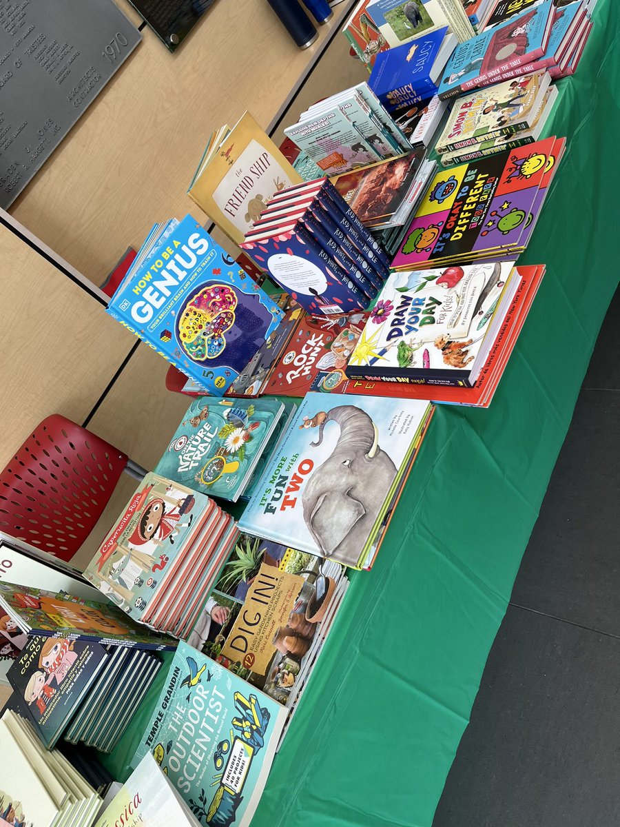 DHLibraryStax's tweet photo. Free Read for Me DallasISD K-5 book giveaway with the Dallas Public Library SMART Summer ‘23 kick-off at the Polk-Wisdom Branch!!! @DISD_Libraries @TeamDallasISD #SMARTSummer23 #DallasPublicLibrary https://t.co/F00H3VSFiw