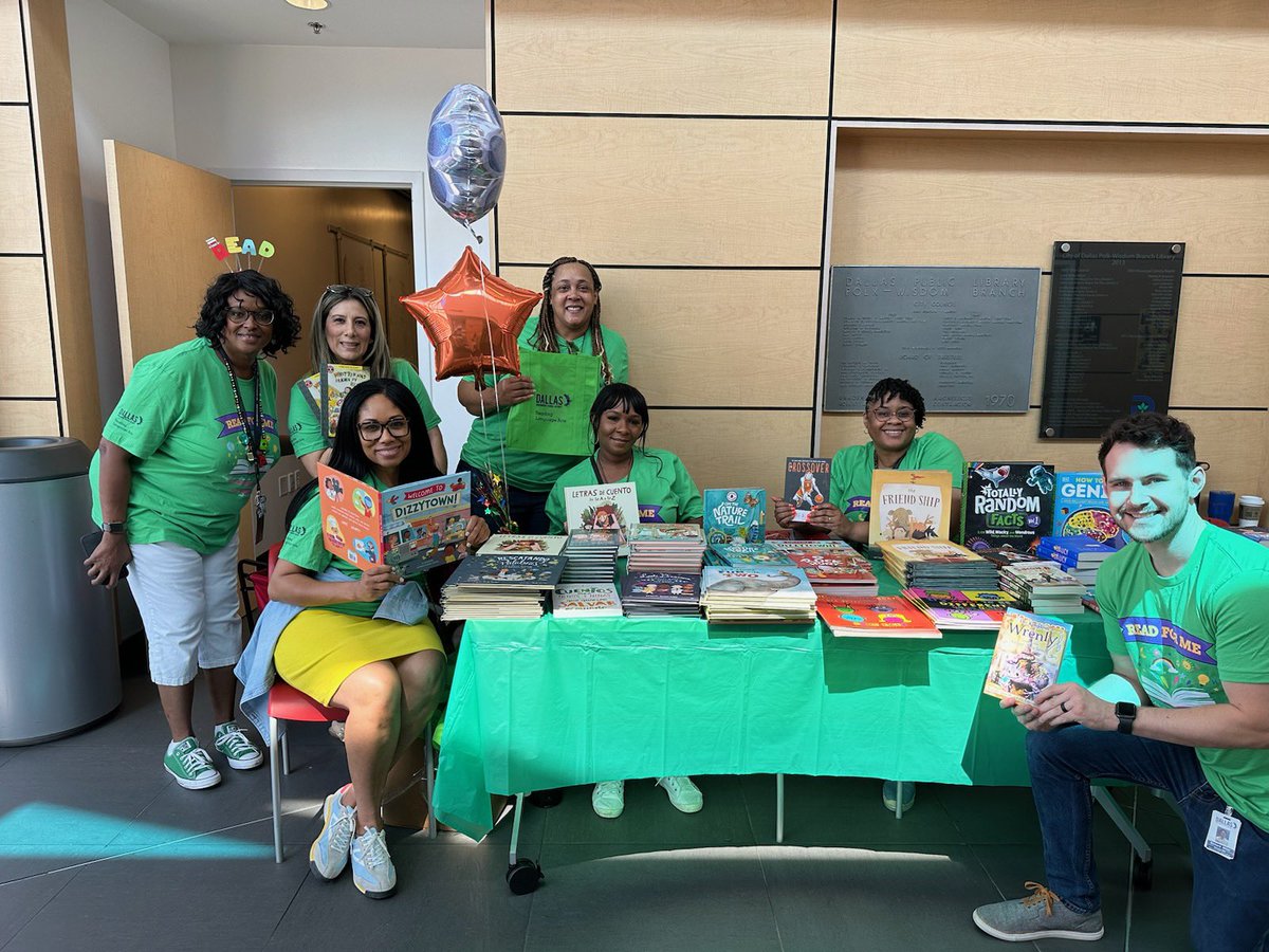 DHLibraryStax's tweet photo. Free Read for Me DallasISD K-5 book giveaway with the Dallas Public Library SMART Summer ‘23 kick-off at the Polk-Wisdom Branch!!! @DISD_Libraries @TeamDallasISD #SMARTSummer23 #DallasPublicLibrary https://t.co/F00H3VSFiw