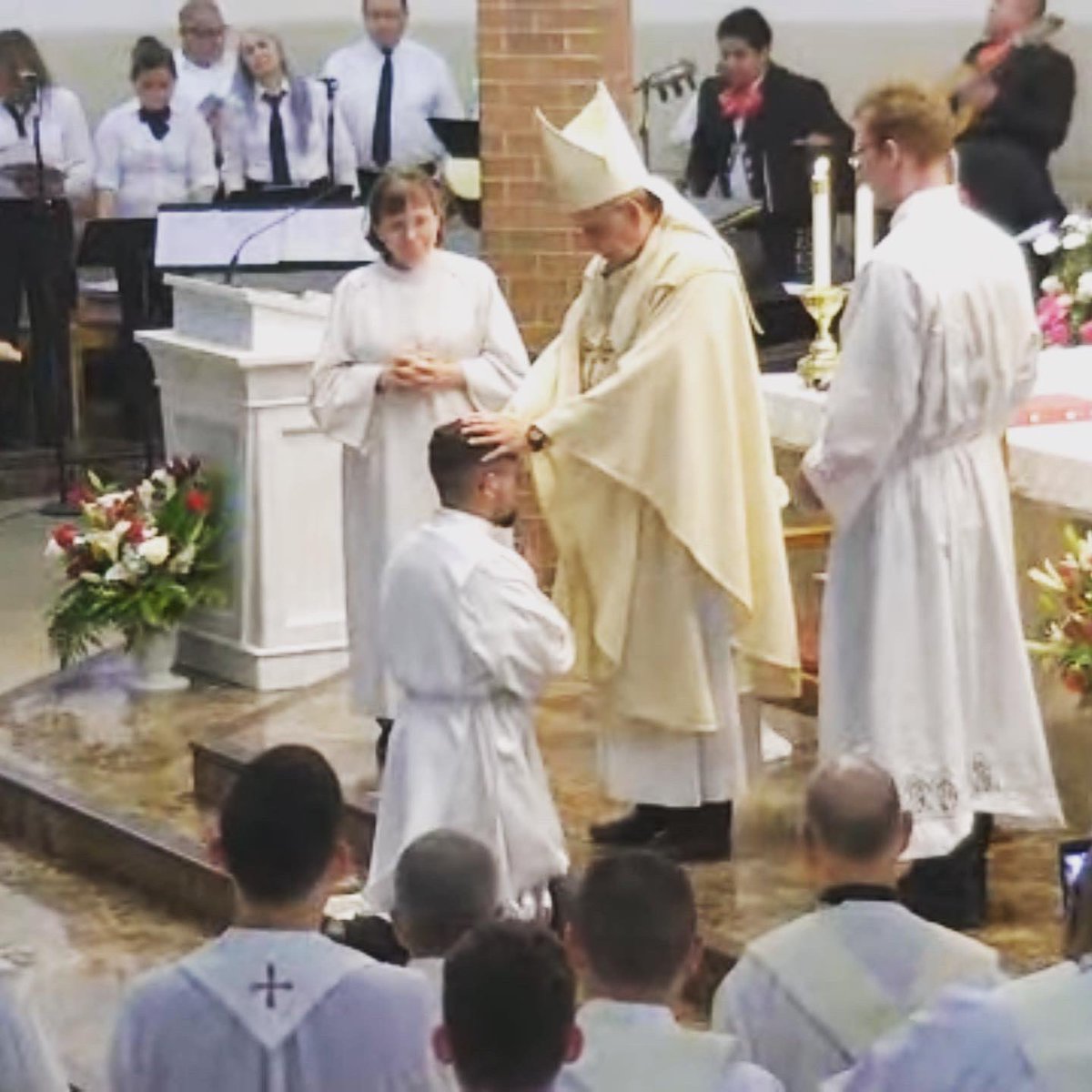 CatolicosNW's tweet photo. Nos regocijamos con las ordenaciones diaconal de Max Muñoz el miércoles y sacerdotal de Juan Pablo y Sylvester hoy. 

Más sabré el discernimiento vocacional en la Arquidiócesis de Seattle en https://t.co/JKm6KzAq1Q
#discernimiento #sacerdocio #vidareligiosa #pastoraljuvenil https://t.co/I3WHYFGM6N