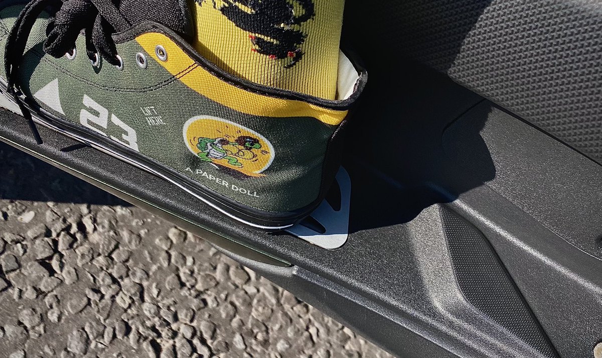 Finally a summer morning to go full “invasion mode”🤭
My boxfresh A Paper Doll Sherman high-tops, <a href="/WeHaveWaysPod/">WW2 Pod: We Have Ways of Making You Talk</a> IC sweatshirt fighter pilot 🪖 and the khaki scooter went for a spin. #whatsnottolike