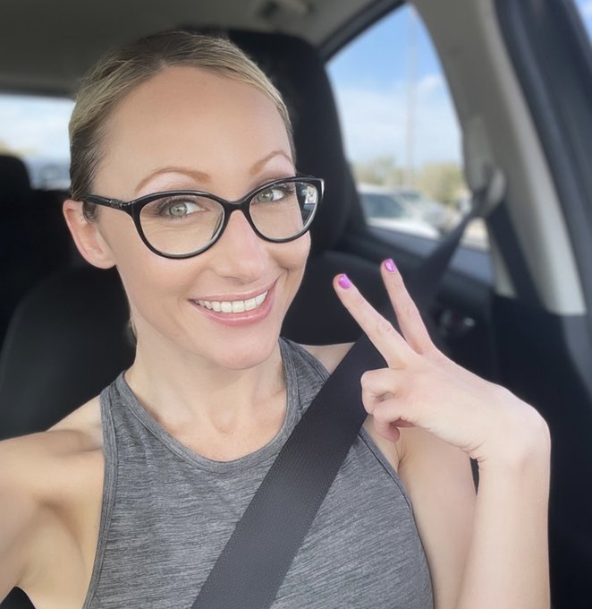 Smile lines are sexy 😇😏 Aging gracefully is sexy 😉✨ Loving yourself is sexy 🥰❤️ Being yourself is sexy<a href="/tag/lovemysmilelines"class="tags"><span>#lovemysmilelines</span></a>