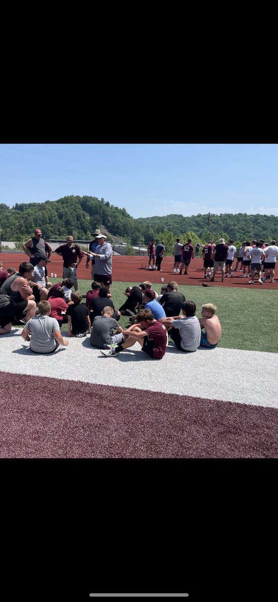 b_derossett's tweet photo. Great way to spend my 40th Birthday 🎂 !!! Outstanding day on Magoffin Mountain by all !!! Appreciated. Seeing young people compete and get better is the best gift I could receive!! 🔥🔥🏈🏈🔥🔥 https://t.co/mzjyMxdbEi