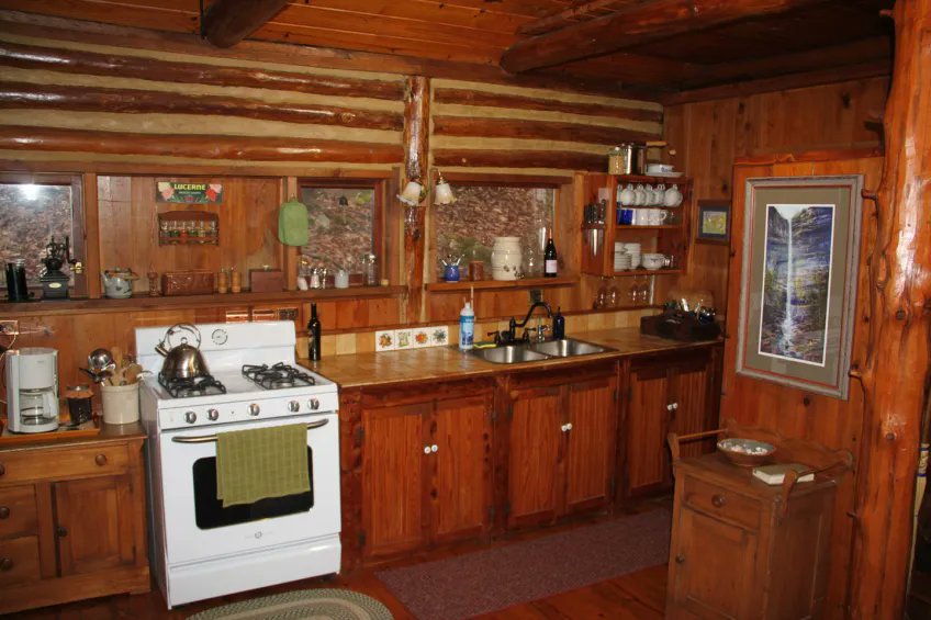 This is perfection! I Love older cabins.
#welchesoregon #rhododendronoregon #rusticcabin #realtorpdxscott #mthoodscott