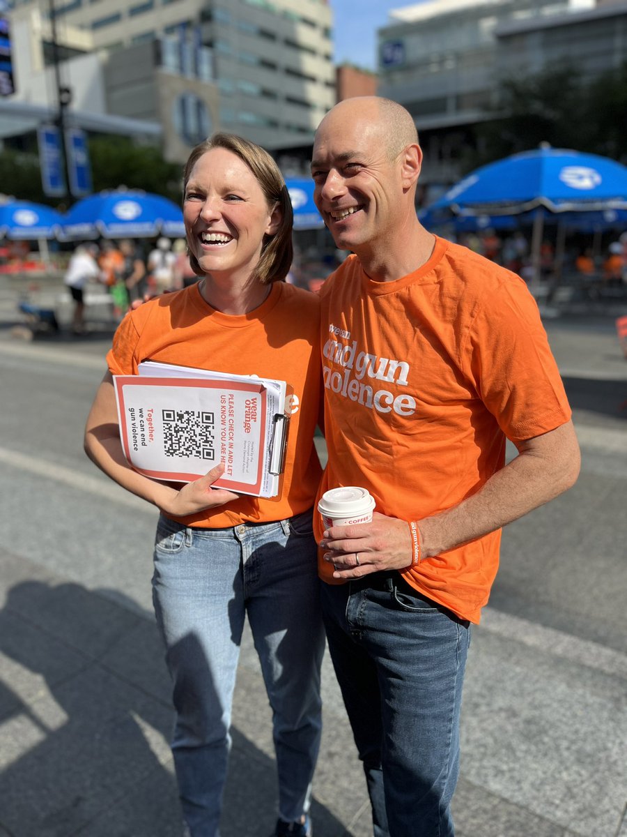 Love seeing our fierce advocates from <a href="/MomsDemand/">Moms Demand Action</a>.

<a href="/Anna_Albi/">Anna Albi</a> works tirelessly with many others to help fight this gun violence crisis. #WearOrange 

Congress must pass what Americans want:

➡️Assault weapons ban
➡️Universal background checks
➡️Red flag laws
➡️Safe storage laws