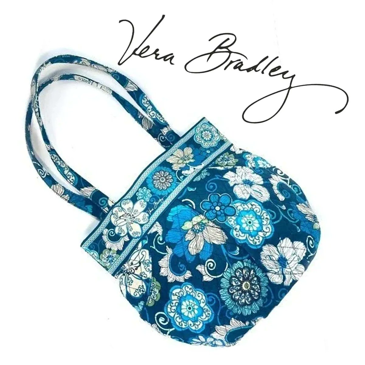 Vera Bradley MORGAN Tote in Retired MOD FLORAL Pattern 

buff.ly/43IRzxr 

#verabradley #totebag #quilted #tote #handbag #crossbodybag #cotton #modfloral #blue #woodcut #floral #floralvibes #ilovefloral #ilovequilting