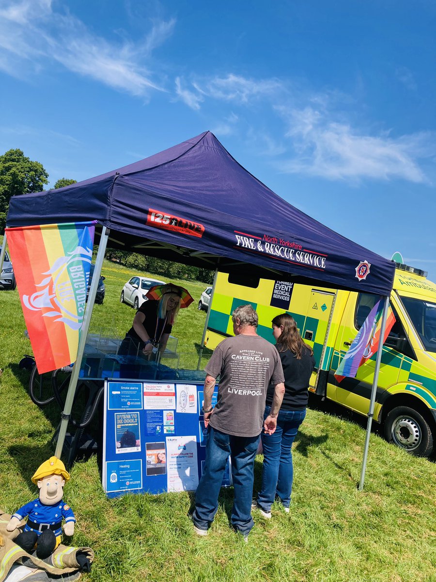 NYFRSselbyCSO's tweet photo. Beautiful ☀️day @YorkPride delivering water safety to the public with @NorthYorksFire prevention teams water safety flume Was fantastic to be working alongside @NYorksPolice @YASCFR for the day 🚒🚓🚑 #prevention #WaterSafety #pride https://t.co/J9ceLN7xQy