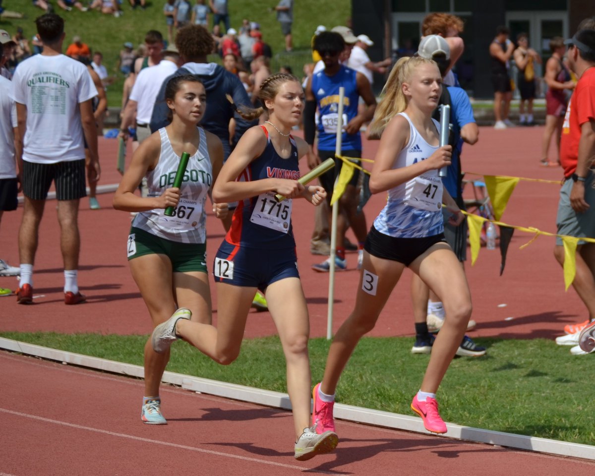 TopsportsN's tweet photo. State placers top 2023 All-Shawnee County girls track and field team. @TWHSTrack @RuralTF @HPHSATHLETICS @SeamanTrack @HaydenHigh @T_HighAthletics @SHHSThunderbird
@RossvilleDawgs @SilverLakeEagle ...
https://t.co/6CI43PP76Z… https://t.co/6H8zimDwx6