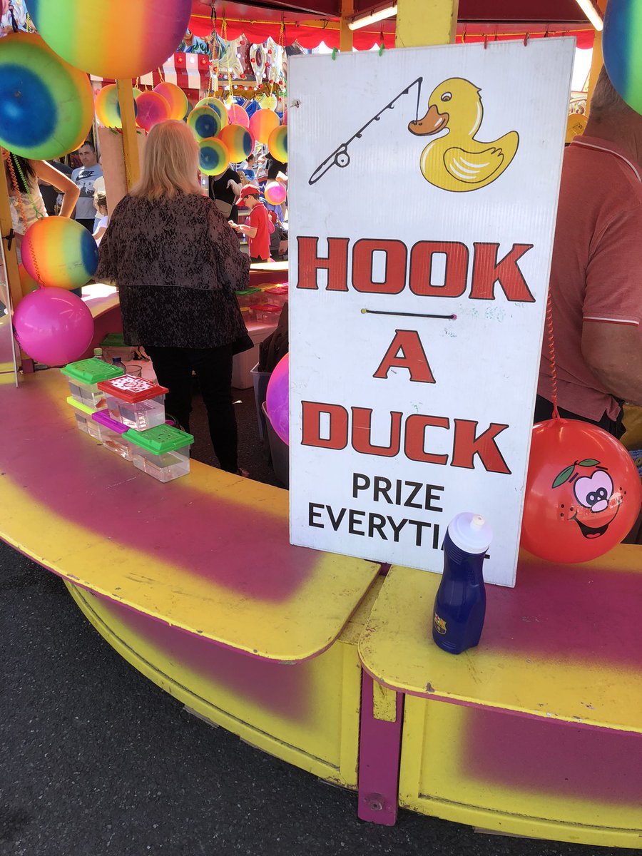Another year and again goldfish are being given away as prizes at the funfair at the Killarney Bike Fest. 😡