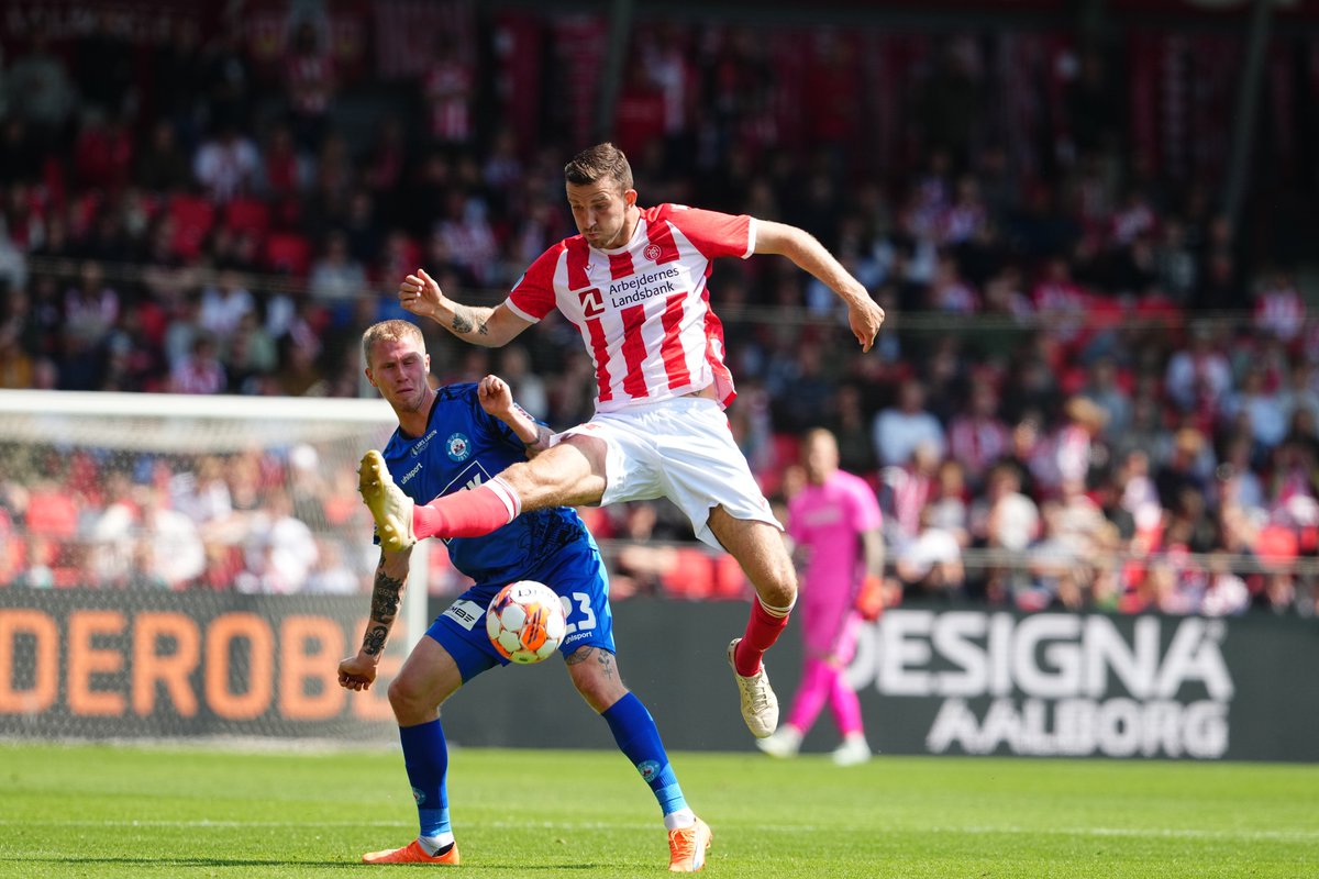 aabsportdk's tweet photo. AaB rykker ud af 3F Superligaen

AaB taber sæsonens sidste kamp 1-0 til Silkeborg I.F. og rykker således ned i NordicBet Ligaen: https://t.co/VJZpAAcOij https://t.co/9QR3zRi0NS
